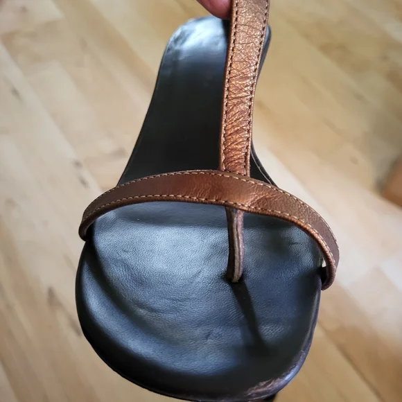 Donald J. Pliner Women's Bronze Sandals - Picture 3 of 6